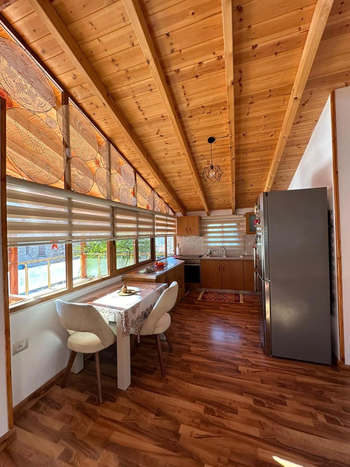 Alimeti Guesthouse 培拉特 外观 照片