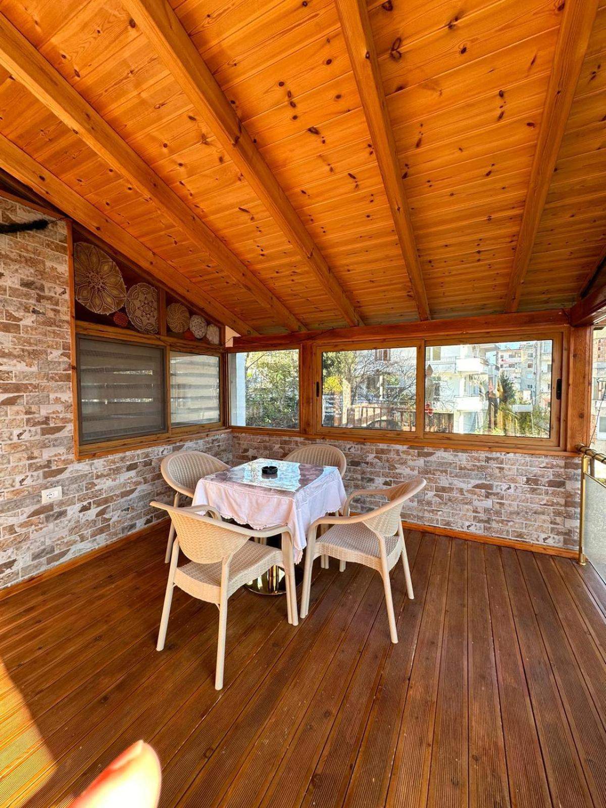 Alimeti Guesthouse 培拉特 外观 照片